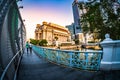 Anderson Bridge is a pedestrian-friendly bridge built in 1910, with Fullerton Hotel in view.