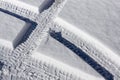 Geometry of tire tracks on snow