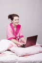 The girl sat in bed with a laptop Royalty Free Stock Photo