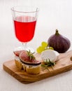 Goat cheese with ripe figs and red wine