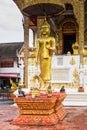 Goldene Buddha Statue at Wat Buppharam in Thailand