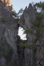 Prírodný oblúk Gotická brána v Súľovských skalách na Slovensku