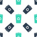 Green Recycle bin with recycle symbol icon isolated seamless pattern on white background. Trash can icon. Garbage bin Royalty Free Stock Photo