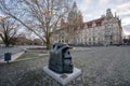 Grosser verletzter Kopf Big injured head Sculpture by Rainer Kriester with Hannover New Town Hall - Hanover, Germany