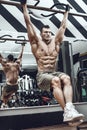 Guy bodybuilder do chin-ups Royalty Free Stock Photo