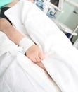 Hand critically ill patients in the ICU