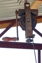 Hand winch for lifting heavy objects