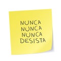 Handwritten encouraging yellow sticker in Brazilian Portuguese. Translation - Never, never, never give up