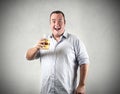 Happy man drinking bier