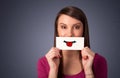 Happy pretty woman holding card with funny smiley Royalty Free Stock Photo
