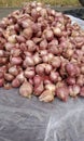 High quality shallots are sold cheaply in traditional markets