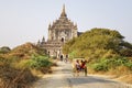 Horse-drawn carriage on the way to Thatbyinnyu Temple