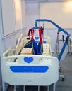 Hospital bed with hydraulic lifting device