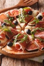 Hot pizza with figs, prosciutto, arugula, olives and cheese. ver