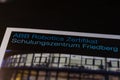 Hude, Deutschland, 7. Juli 2020: Fotos eines Zertifikats von ABB wegen den Ablschuss eines Lerhgangen in Friedberg