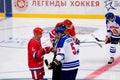 I. Larionov (8) and E. Tikkanen (5) talk