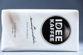 Idee Kaffee pack of grounded coffee, isolated