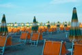 Italština na jadran more italština pláž kříže solária a pláž deštníky typický 