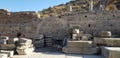 Izmir efes antik kentinde binlerce y?ll?k eserler ve kemerler, hamam ve senato binalar?