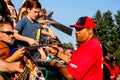 Jermaine Wiggins signs autographs