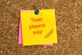 team players only postit on corkboard Royalty Free Stock Photo
