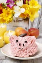 Kids party: cute pink piglet cake