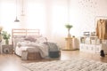 King-size bed in bedroom Royalty Free Stock Photo