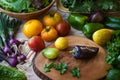 Scéna z jen prát potraviny včetně okurka purpurová cibule smíšený zelenina rajčata kapusta zelený koření a 