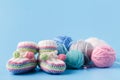 Knitting baby shoes with multicolor yarn