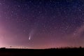 Komet Neowise in Sternennacht himmel mit Heather Land Silhouetten der SchwÃÂ¤bischen Alb, Deutschland, Europa