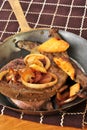 Lamm liver with apple and onion rings