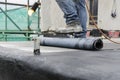 Laying of waterproofing sheathing and insulation on a roof