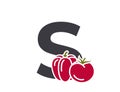 letter s with tomato and bell pepper. vegetable and organic food alphabet logo. harvest and agriculture design