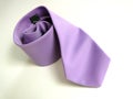 Lila tie