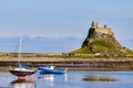 LINDISFARNE CASTLE, HOLY ISLAND/NORTHUMBERLAND - AUGUST 16 : Vie Royalty Free Stock Photo