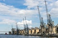 LONDON - JUNE 25 : Old dockside cranes alongside a waterfront de Royalty Free Stock Photo