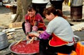 Long Feng, China: Women Cleaning Fish