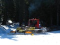 Machine for clearing and leveling snow cover on ski slopes