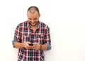 Man looking at cell phone and smiling Royalty Free Stock Photo