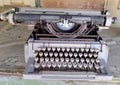 Manual typewriter machine