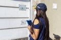 Census taker at the door of a house to collect data from the 2022 census in MarÃÂ­lia city