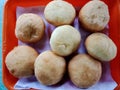 A market snack cake, made of large flour. Filled with brown sugar, sweet, fried.