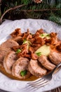 Mashed potatoes with pork medallions and chanterelle sauce