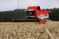 Massey Ferguson MÃÂ¤hdrescher bei der Weizenernte Royalty Free Stock Photo