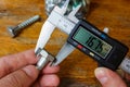 Measurement of the bolt head with an electronic caliper