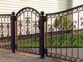 Metallic wrought gate