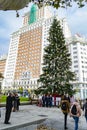 18-meter natural fir adorned with Christmas objects such as colored lights, sparkling balls and red gifts