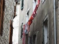 Method for drying laundry in a narrow alley in Mediterranean cities.