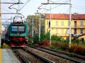 Milano, Italia - ottobre 22, 2016: passaggio del treno alla stazione ferroviaria di Romolo Milan, Italy - October 22, 2016: train
