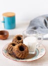 Mini bundt cakes with cinnamon, brown sugar and milk